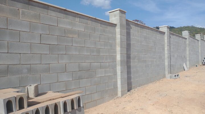 Muros de blocos de concreto para Grandes Áreas